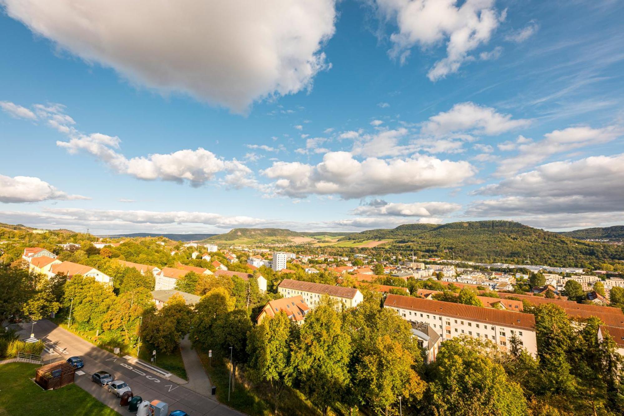 Modernes 2-Zimmer-Apartment Mit Balkon Und Netflix イェーナ エクステリア 写真