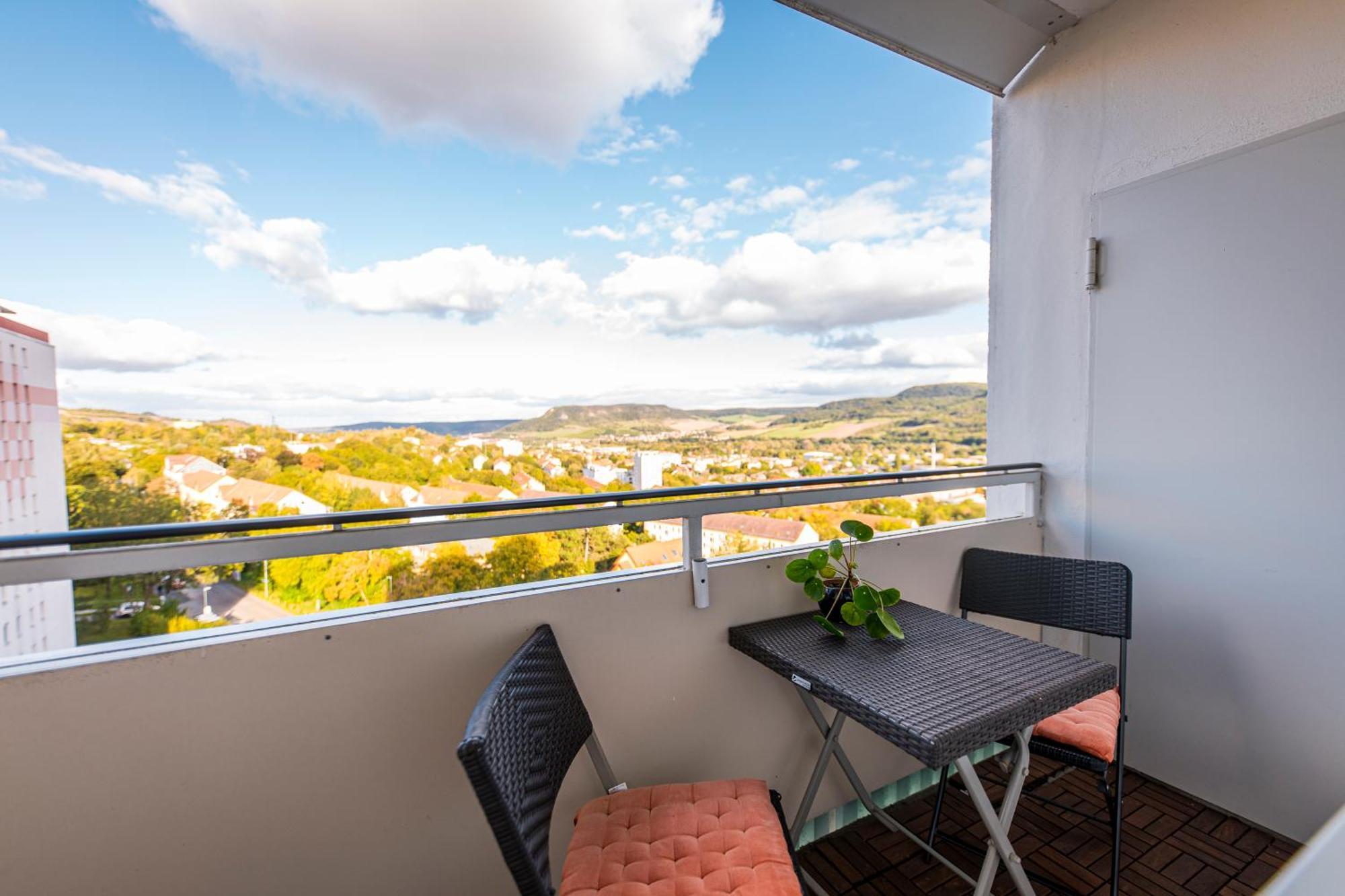 Modernes 2-Zimmer-Apartment Mit Balkon Und Netflix イェーナ エクステリア 写真